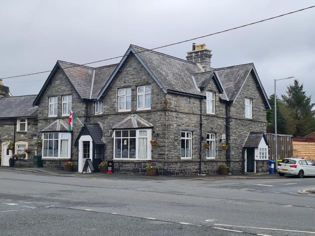 Hotel Y Griffin Penrhyndeudreath Exteriér fotografie